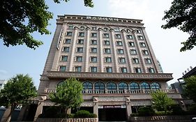 Aura Hotel